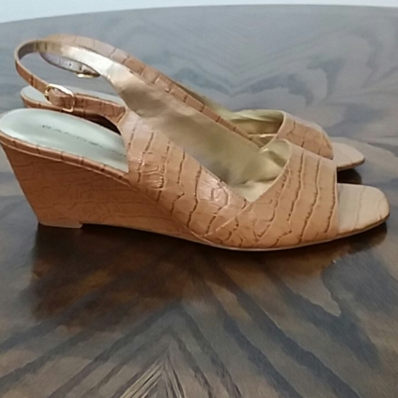 bandolino wedges